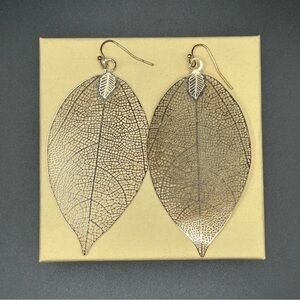 Chic Filigree Leaf 🍃 Earrings - Lightweight Large Drop Dangles, Gold
